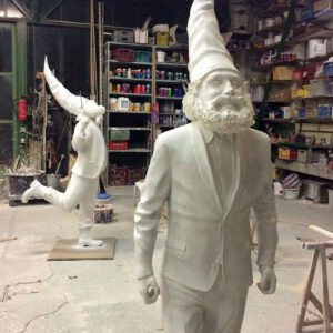 6.theaterplastik_wichtel_styroporskulptur_weiss