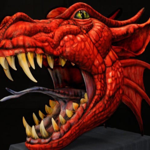 buehnenplastik_roter_drachenkopf-eeb1e69d47