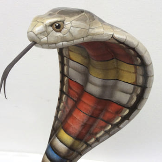 maskottchen_werbefigur_schlangenkopf_kobra