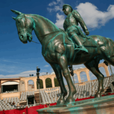 theaterplastik_reiterdenkmal_pferdeskulptur