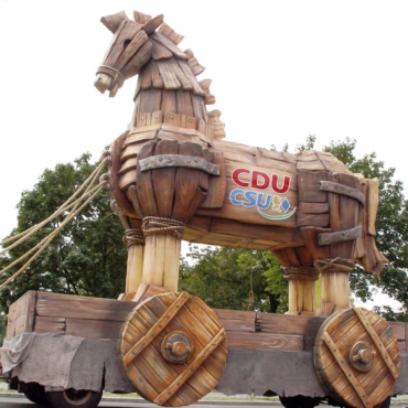 6.grossplastik_trojanisches_pferd_holzimitation