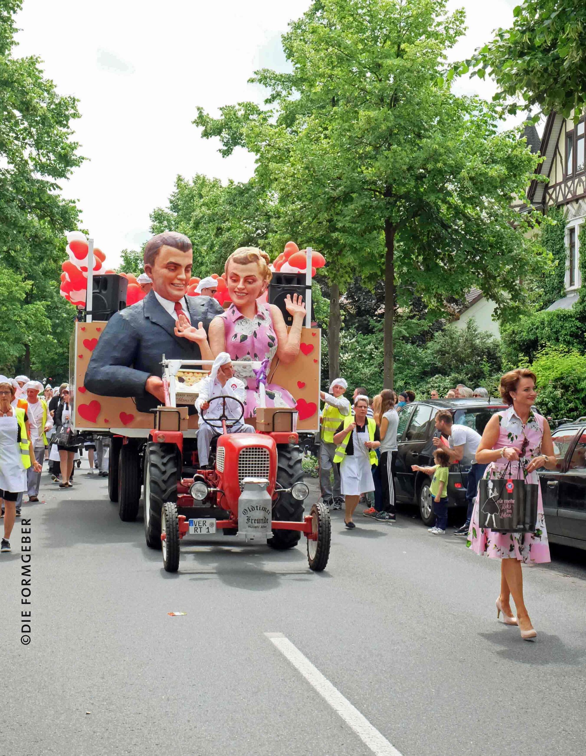 6_hans_freitag_kekse_festwagen-scaled
