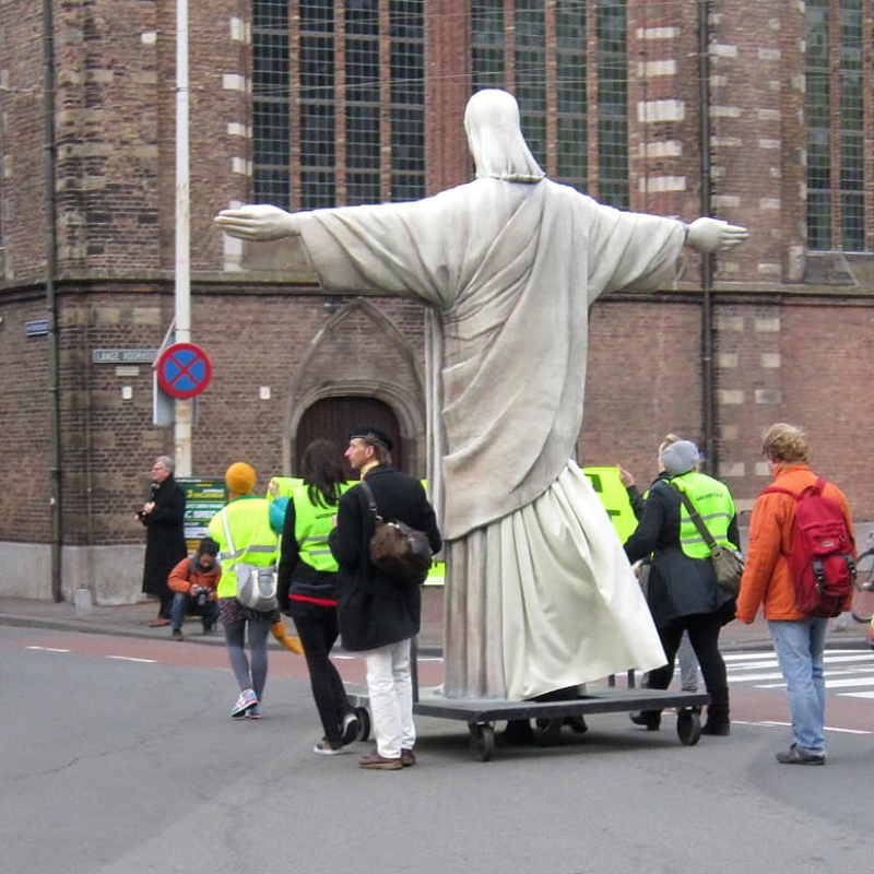 7-jesus-von_hinten