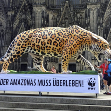 grossplastik_jaguar_protestaktion_wwf