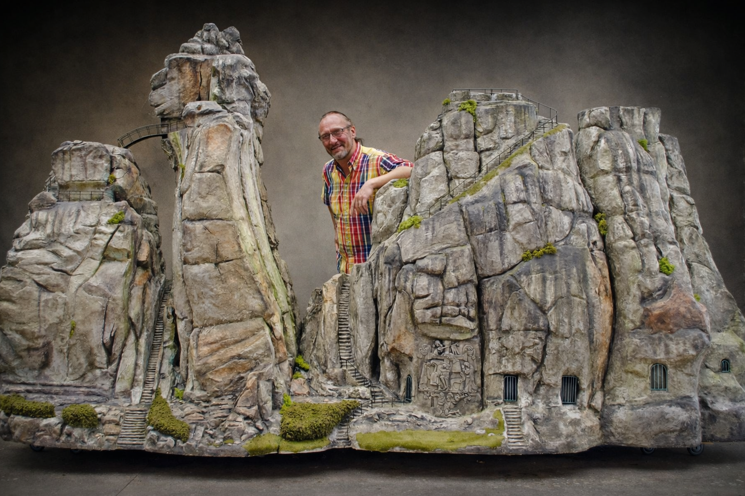 doscha-skulpturen-großplastik-externsteine_styropor-modell-anfertigung